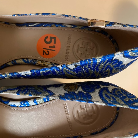 Tory Burch Elizabeth Pumps with Jacquard Fabric - Picture 12 of 13